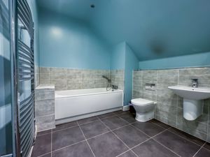 Master En-Suite- click for photo gallery